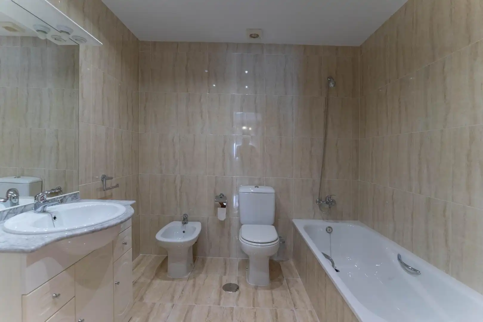 Bathroom of Flat for rent in Alhaurín El Grande  with Air Conditioner, Heating and Furnished