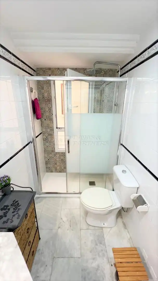 Bathroom of Flat for sale in Torrevieja  with Air Conditioner, Terrace and Furnished