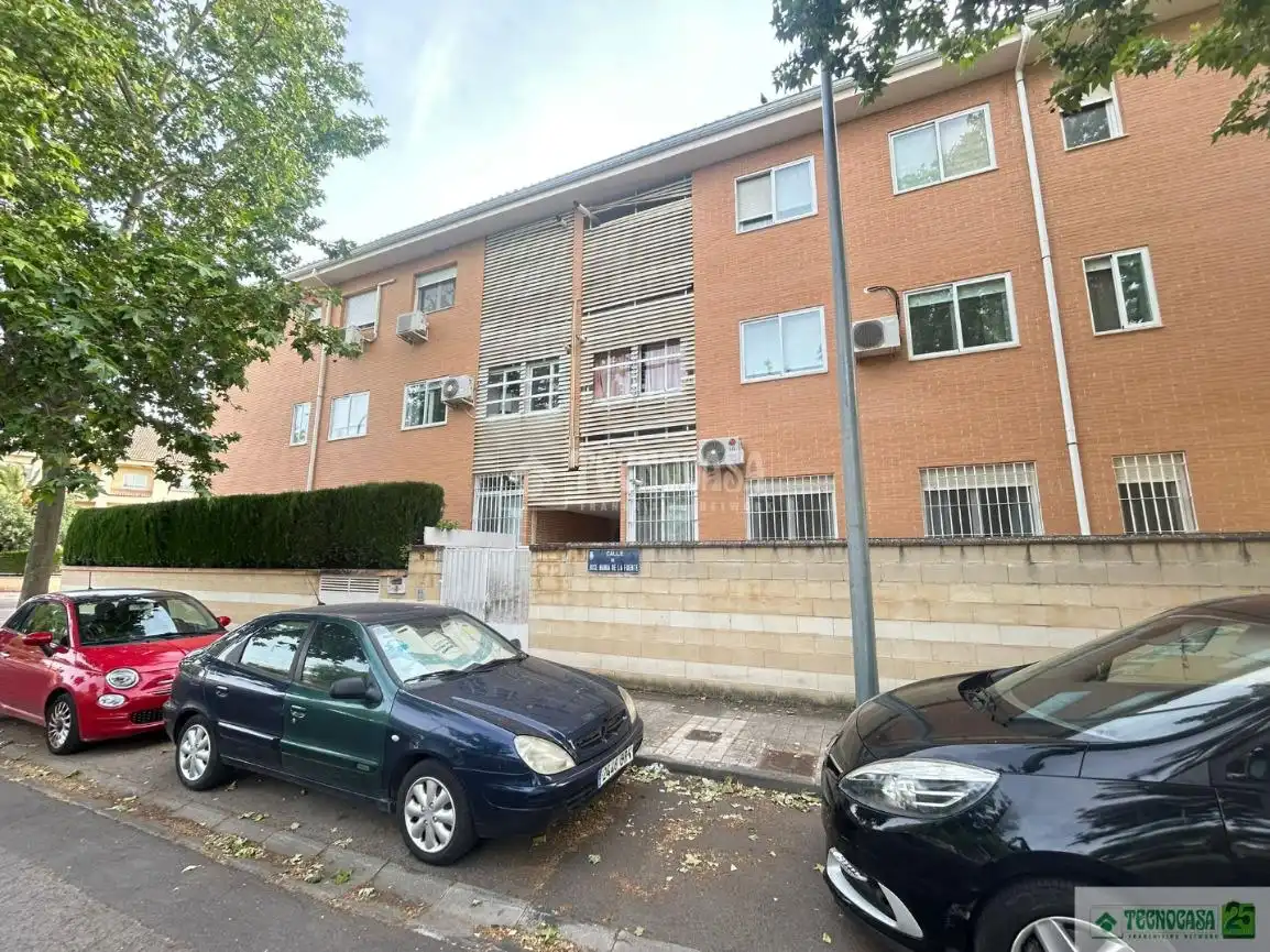 Vista exterior de Piso en venta en Ciudad Real con Aire acondicionado, Calefacción y Piscina comunitaria