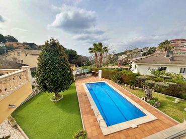 Detached house with pool for sale in Roca Grossa