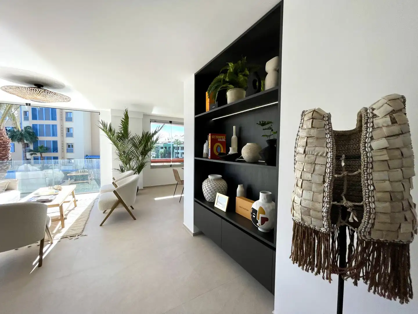 Sala de estar de Apartamento en venta en Sotogrande con Aire acondicionado, Piscina y Balcón