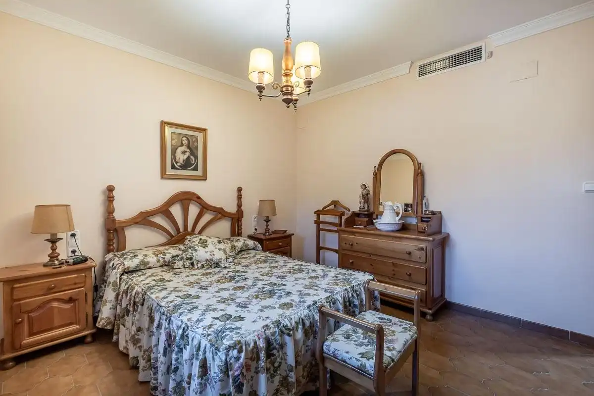 Schlafzimmer von Wohnung zur Miete in Jun mit Klimaanlage, Heizung und Privatgarten