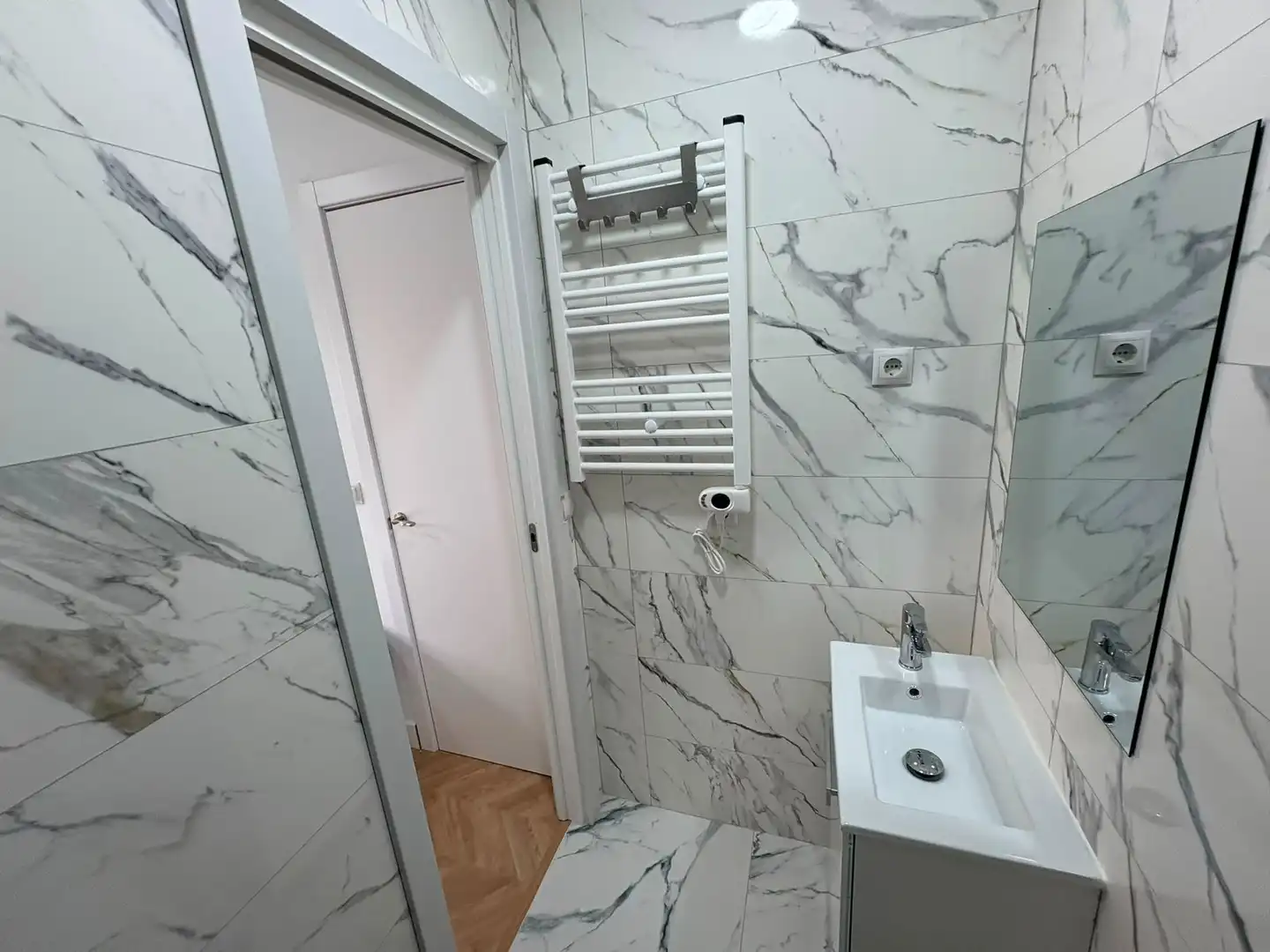 Bathroom of Flat for rent in Madrid  with Air Conditioner, Heating and Furnished