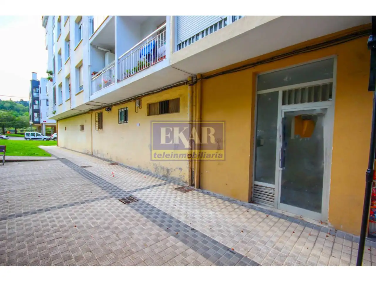Business premises for sale in Calle Arbesko Errota 21