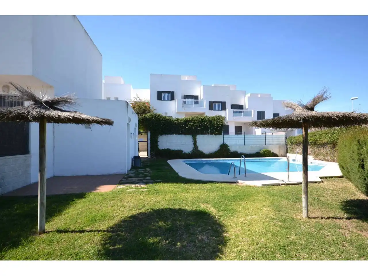 Jardín de Casa o chalet en venta en Conil de la Frontera con Calefacción, Terraza y Piscina comunitaria