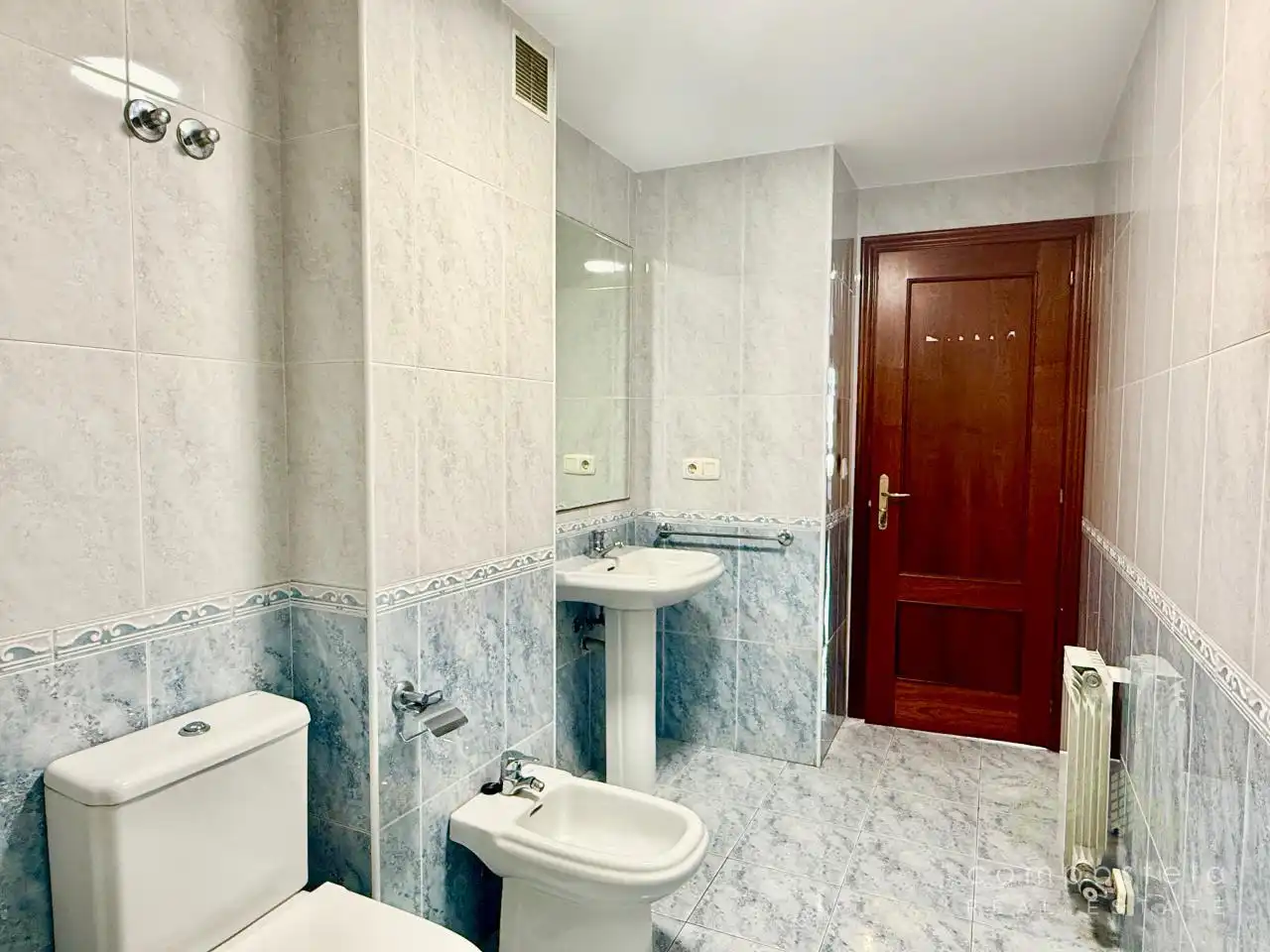 Bathroom of Flat for rent in Ames  with Heating, Storage room and Balcony