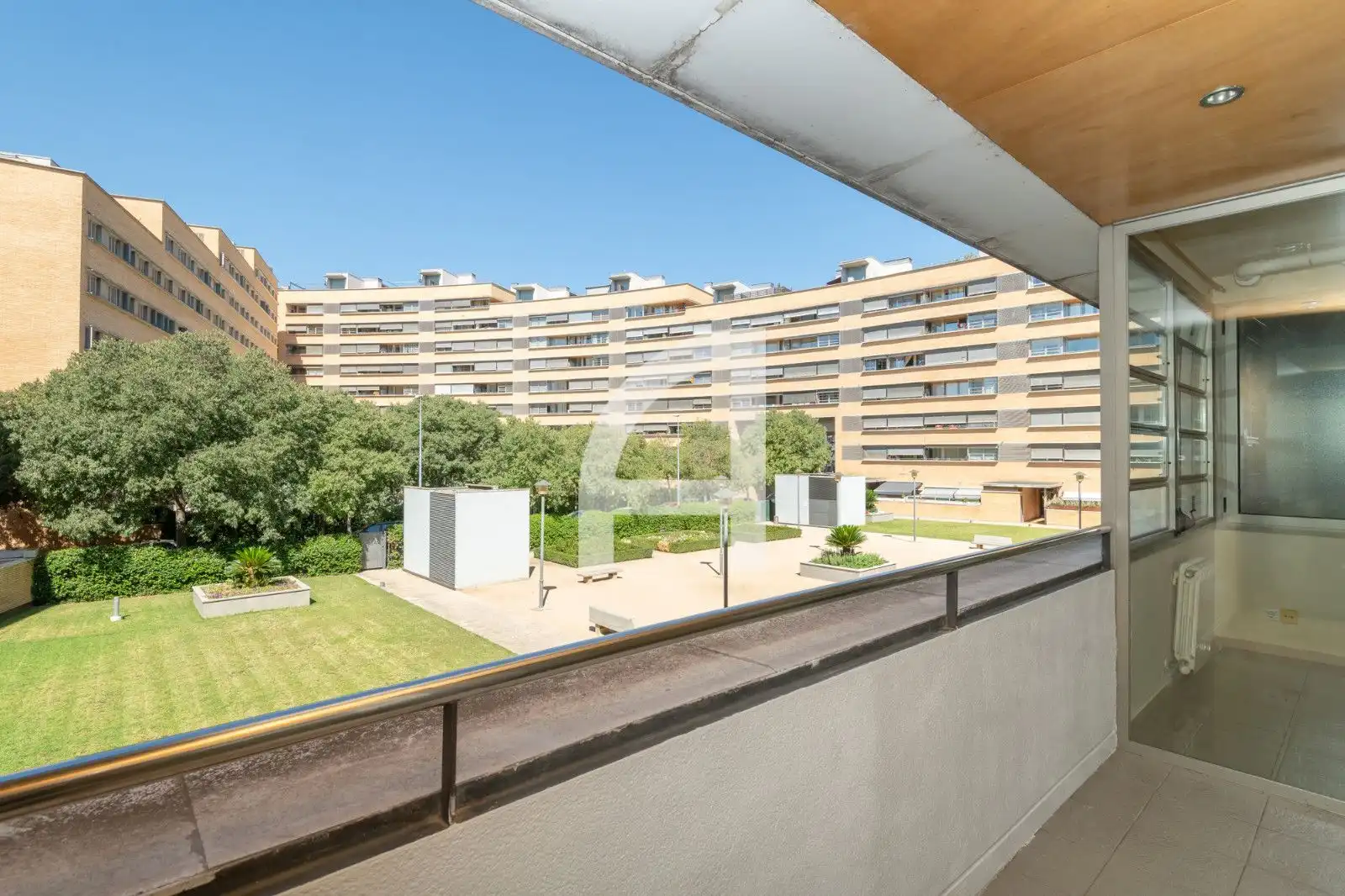 Vista exterior de Pis en venda en Girona amb Calefacció, Terrassa i Piscina