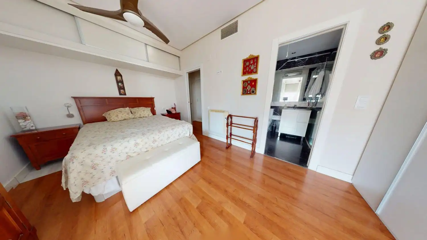 Bedroom of Flat for sale in Sevilla  with Air Conditioner and Parquet flooring