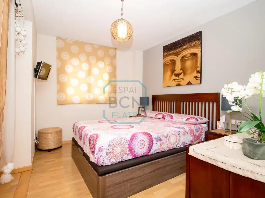 Schlafzimmer von Maisonette zum Verkauf in Barcelona