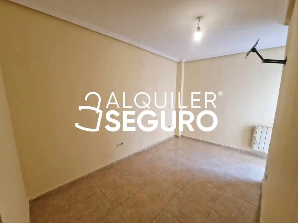 Flat for rent in Móstoles  with Heating and Storage room