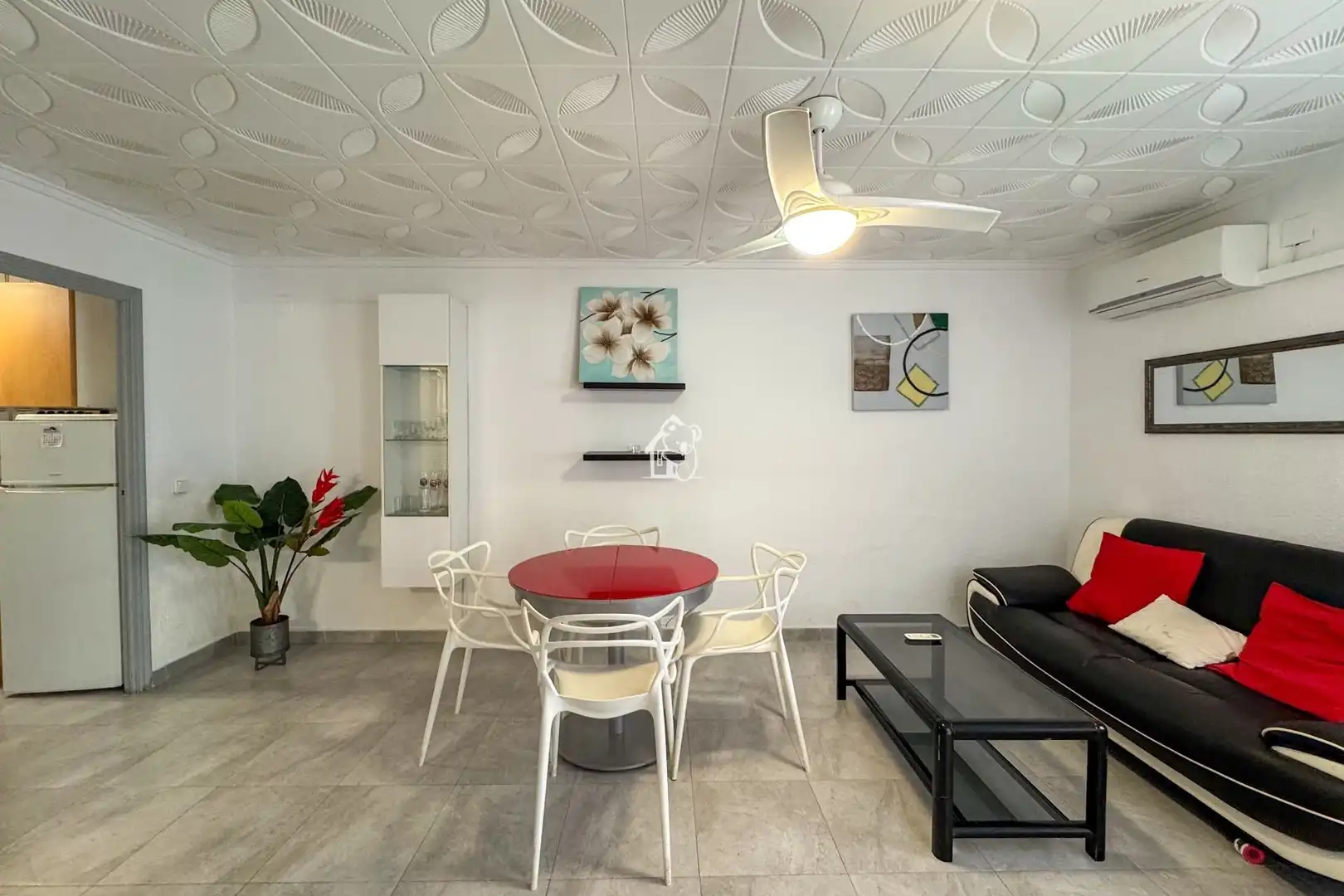 Sala d'estar de Casa o xalet de lloguer en Guardamar del Segura amb Aire condicionat, Terrassa i Piscina
