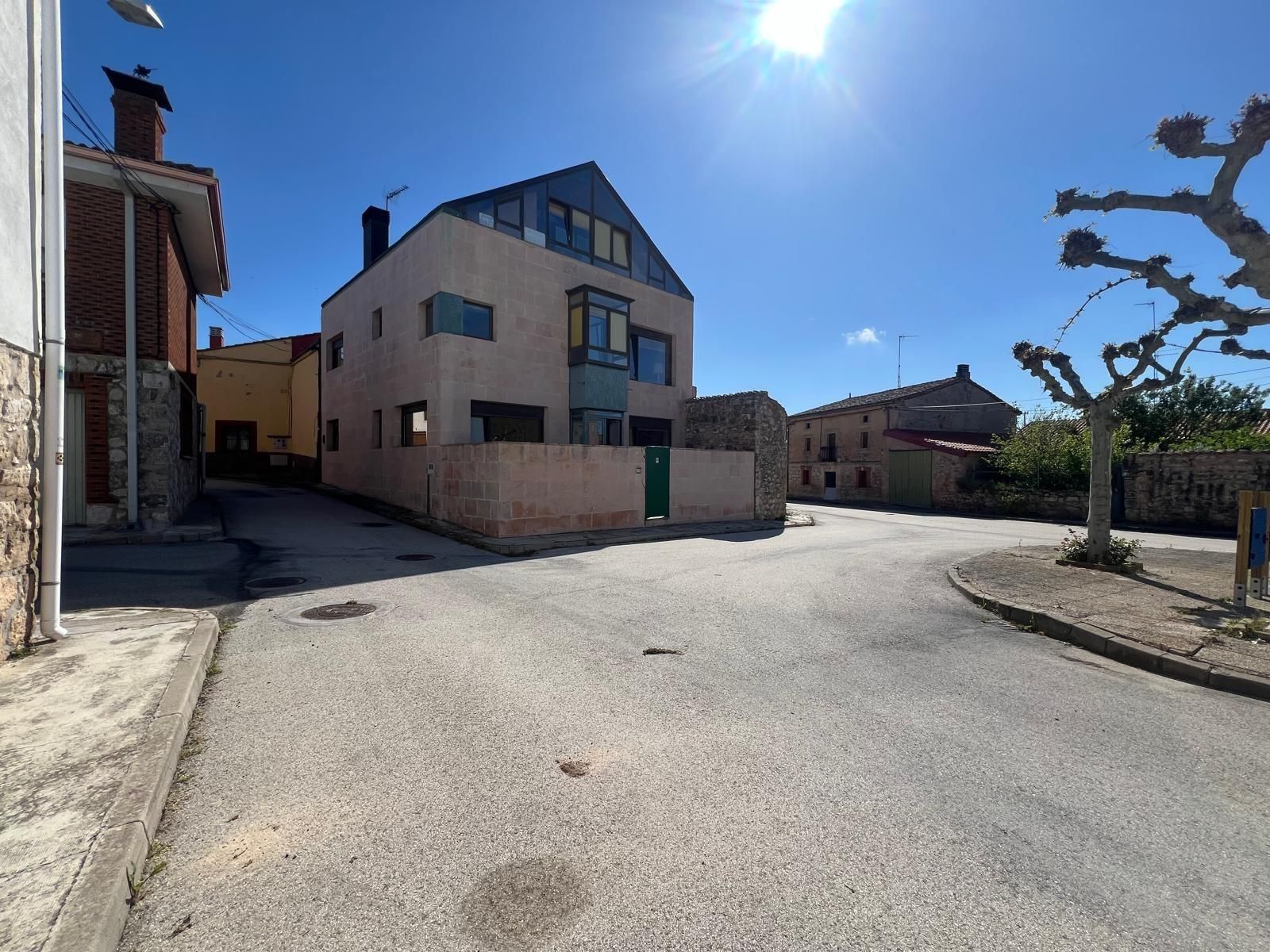 Vista exterior de Casa o xalet en venda en Frandovínez amb Calefacció, Jardí privat i Terrassa