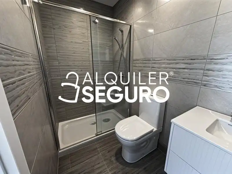 Baño de Piso de alquiler en Humanes de Madrid con Calefacción