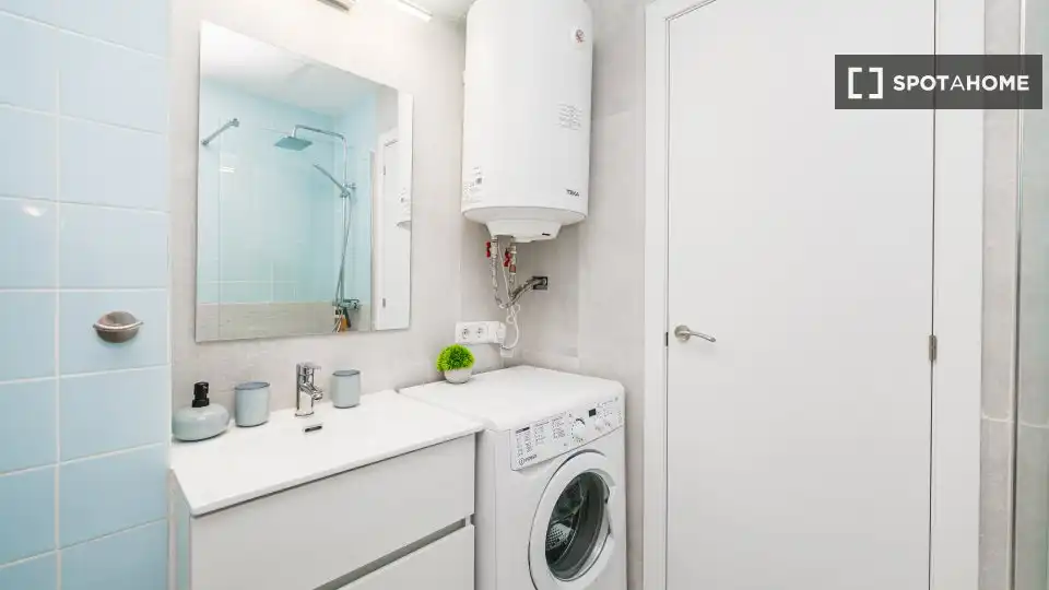 Baño de Piso de alquiler en Madrid con Aire acondicionado, Calefacción y Amueblado