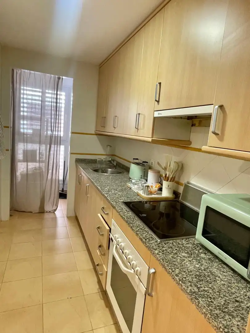 Cocina de Apartamento de alquiler en El Ejido con Aire acondicionado, Calefacción y Jardín privado