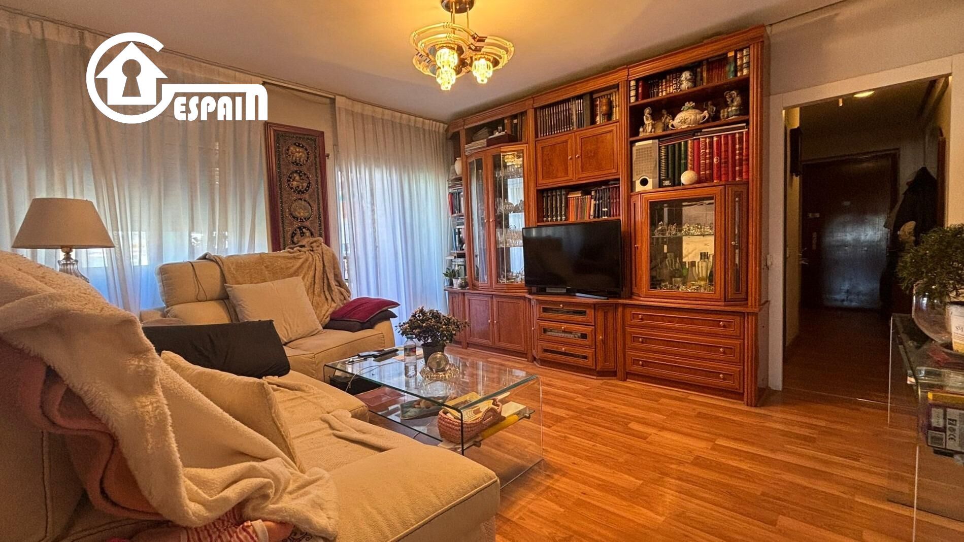 Sala d'estar de Pis en venda en  Madrid Capital amb Aire condicionat, Calefacció i Jardí privat