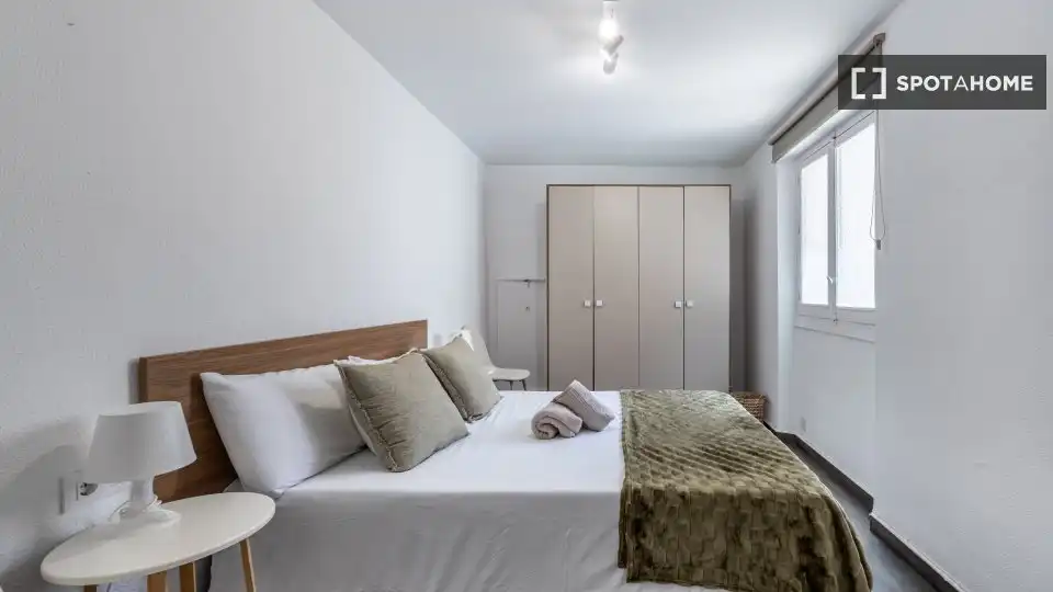 Habitación de Apartamento para compartir en Granada con Aire acondicionado, Calefacción y Terraza