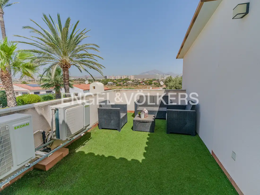Terraza de Casa o chalet en venta en El Campello con Aire acondicionado, Calefacción y Jardín privado