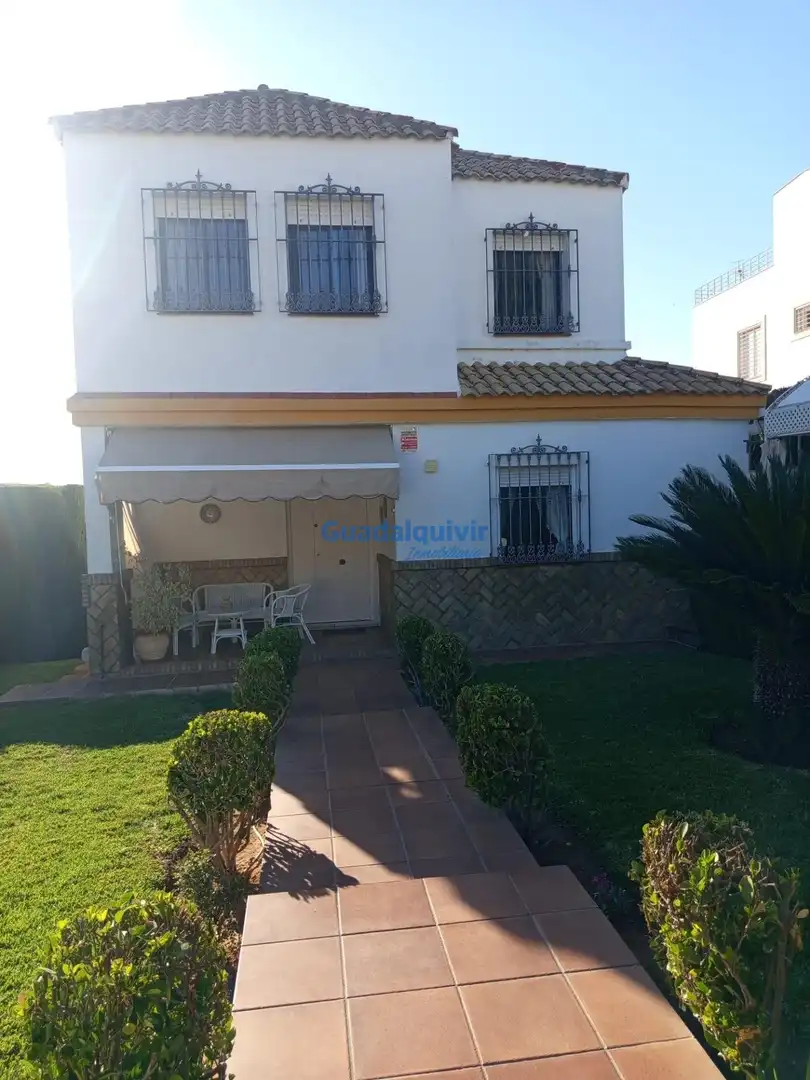 Chalet con piscina en venta en Cerros de Montequinto, imagen 16