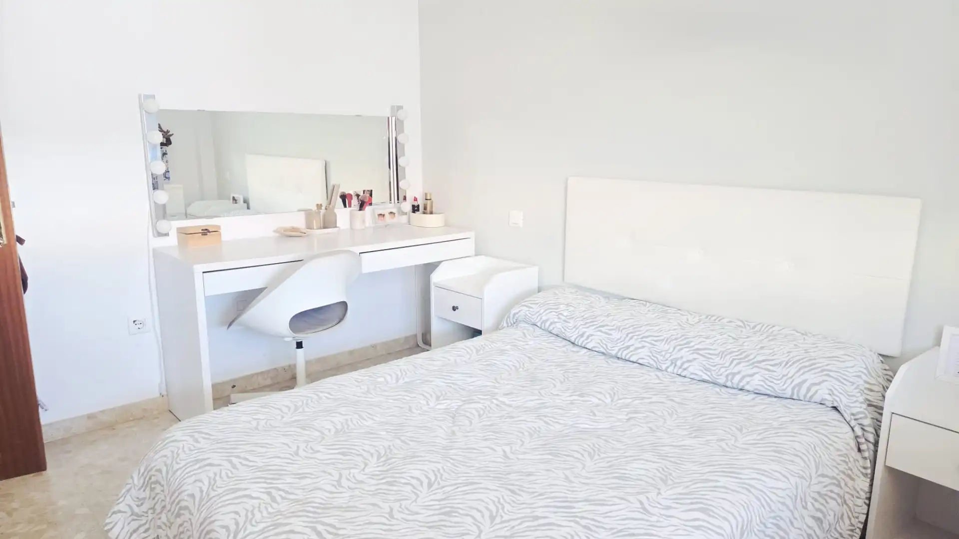 Bedroom of Flat for sale in Rincón de la Victoria  with Air Conditioner, Terrace and Furnished