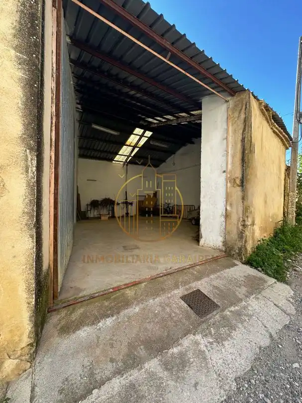 Außenansicht von Fabrikhallen zum Verkauf in Olite / Erriberri