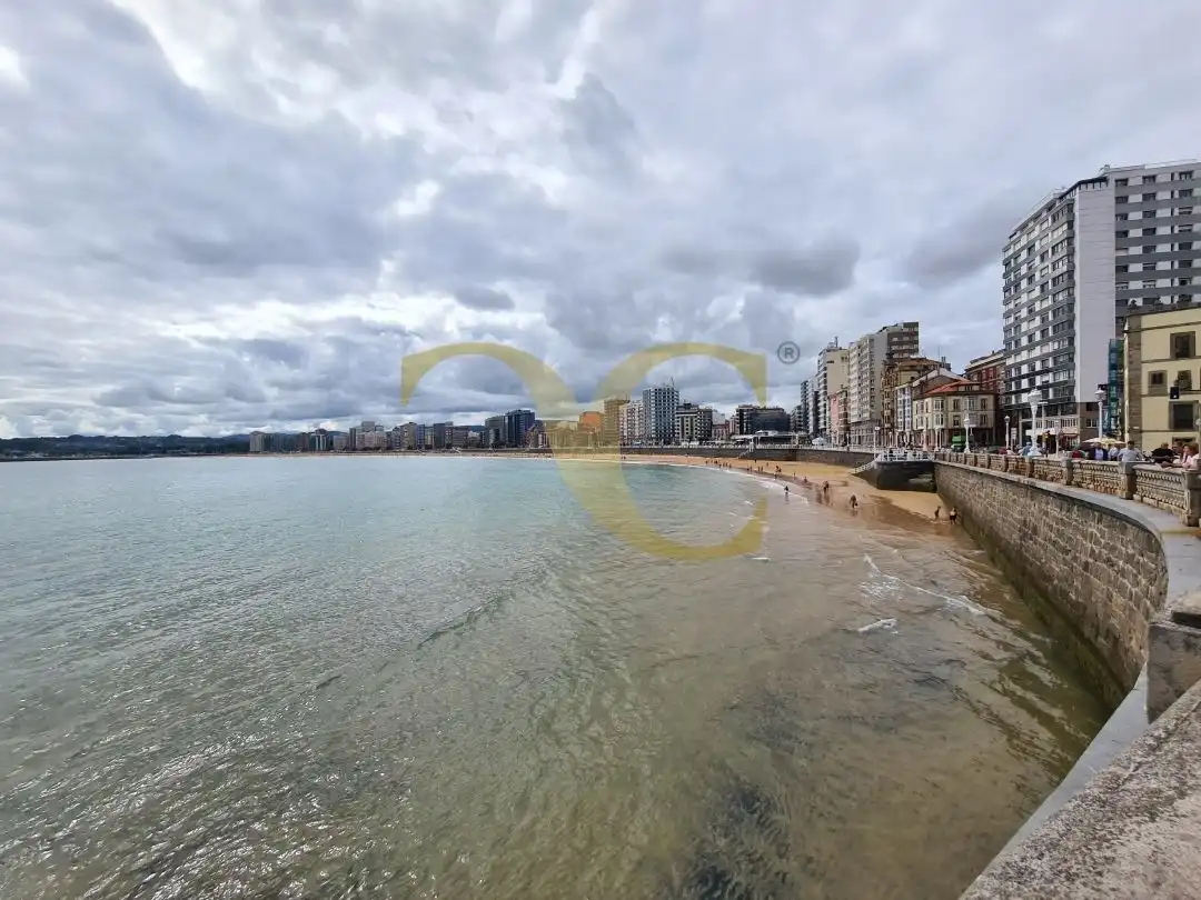 Vista exterior de Edificio en venta en Gijón 