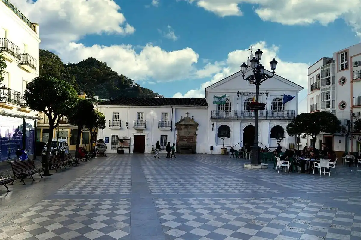 Vista exterior de Casa o xalet en venda en Ubrique amb Traster i Balcó