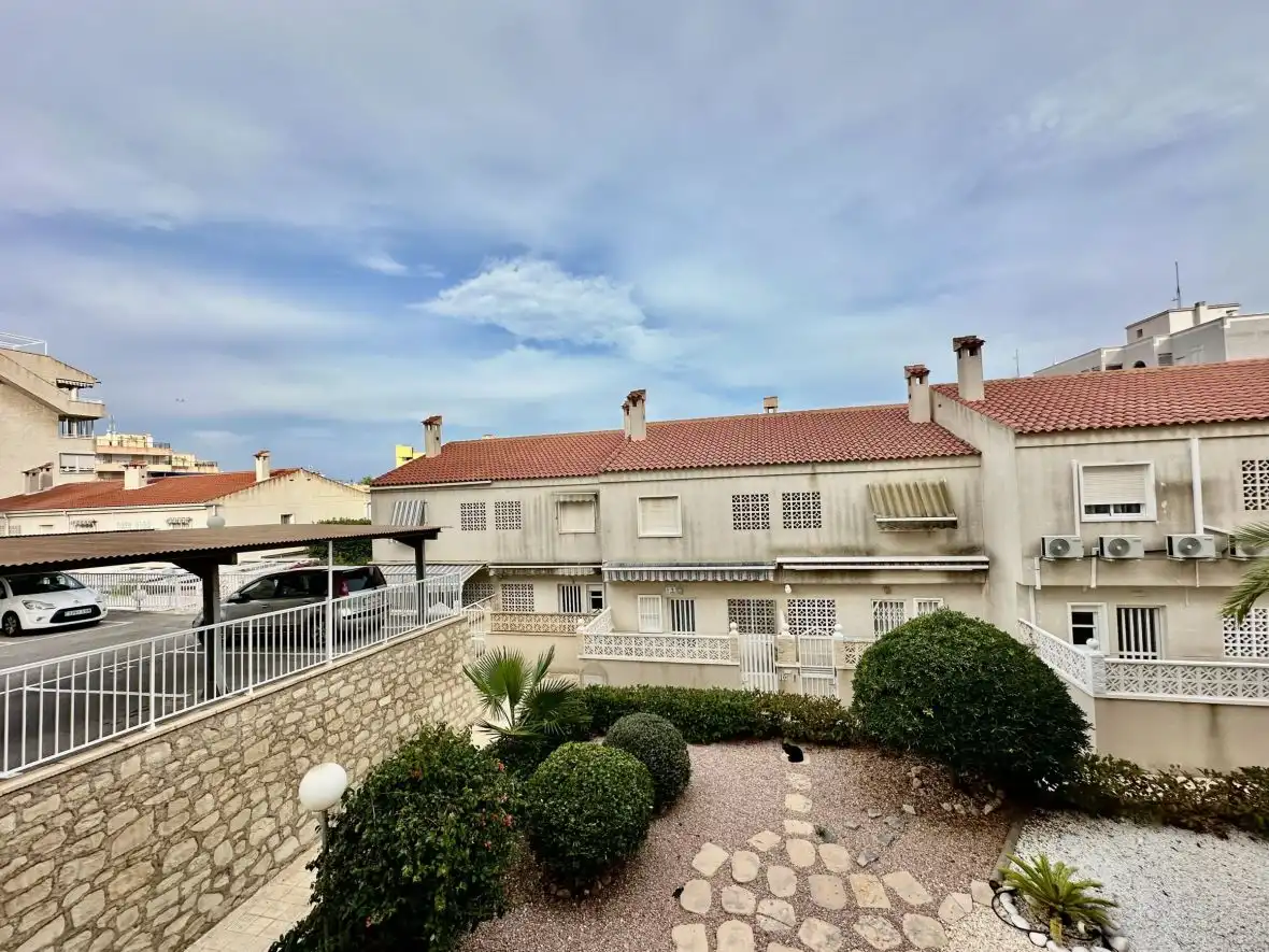 Vista exterior de Apartamento en venta en Elche / Elx con Calefacción, Terraza y Piscina
