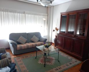 Sala d'estar de Pis de lloguer en Ourense Capital  amb Parquet i Moblat