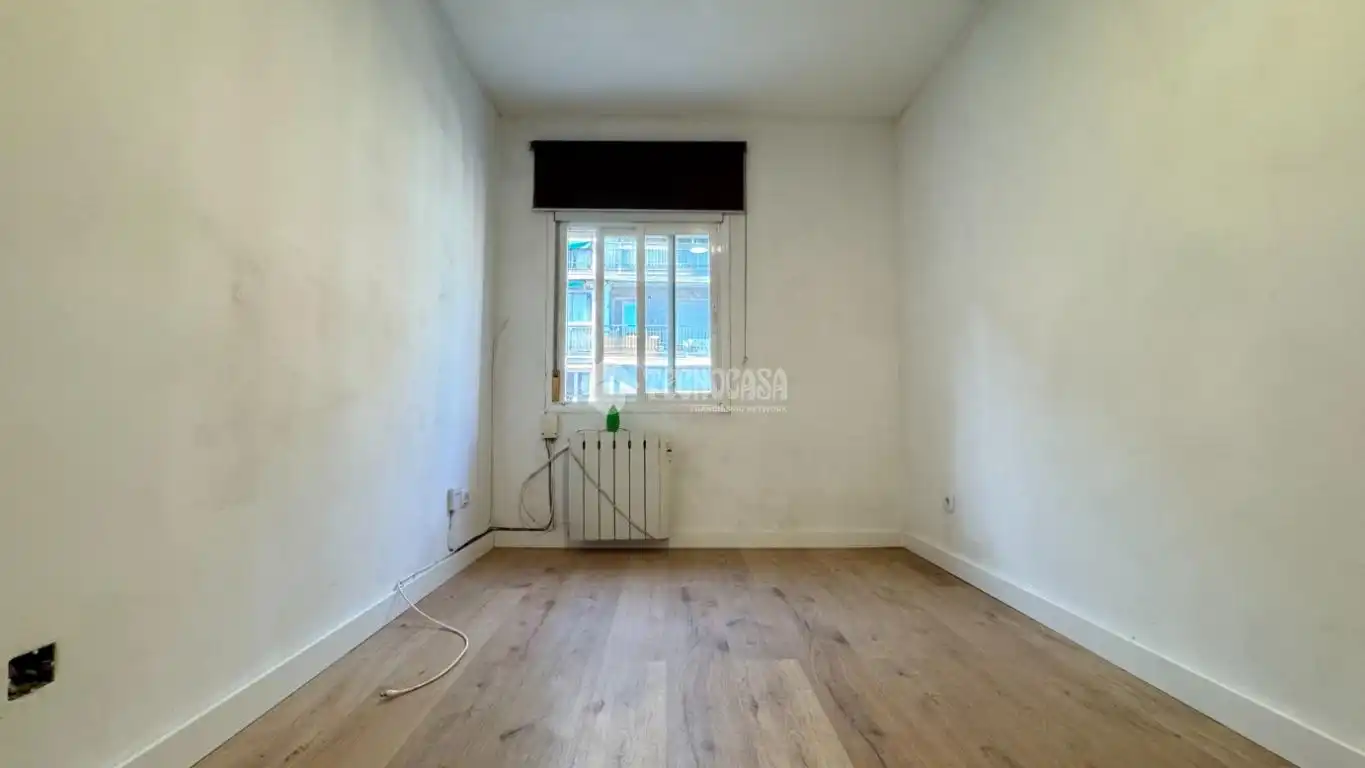 Bedroom of Flat for sale in Madrid  with Air Conditioner