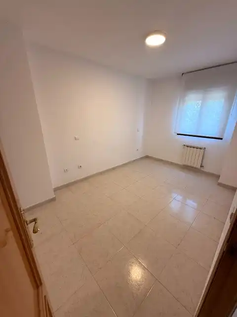 Schlafzimmer von Wohnung zur Miete in Camarma de Esteruelas mit Ofen und Waschmaschine