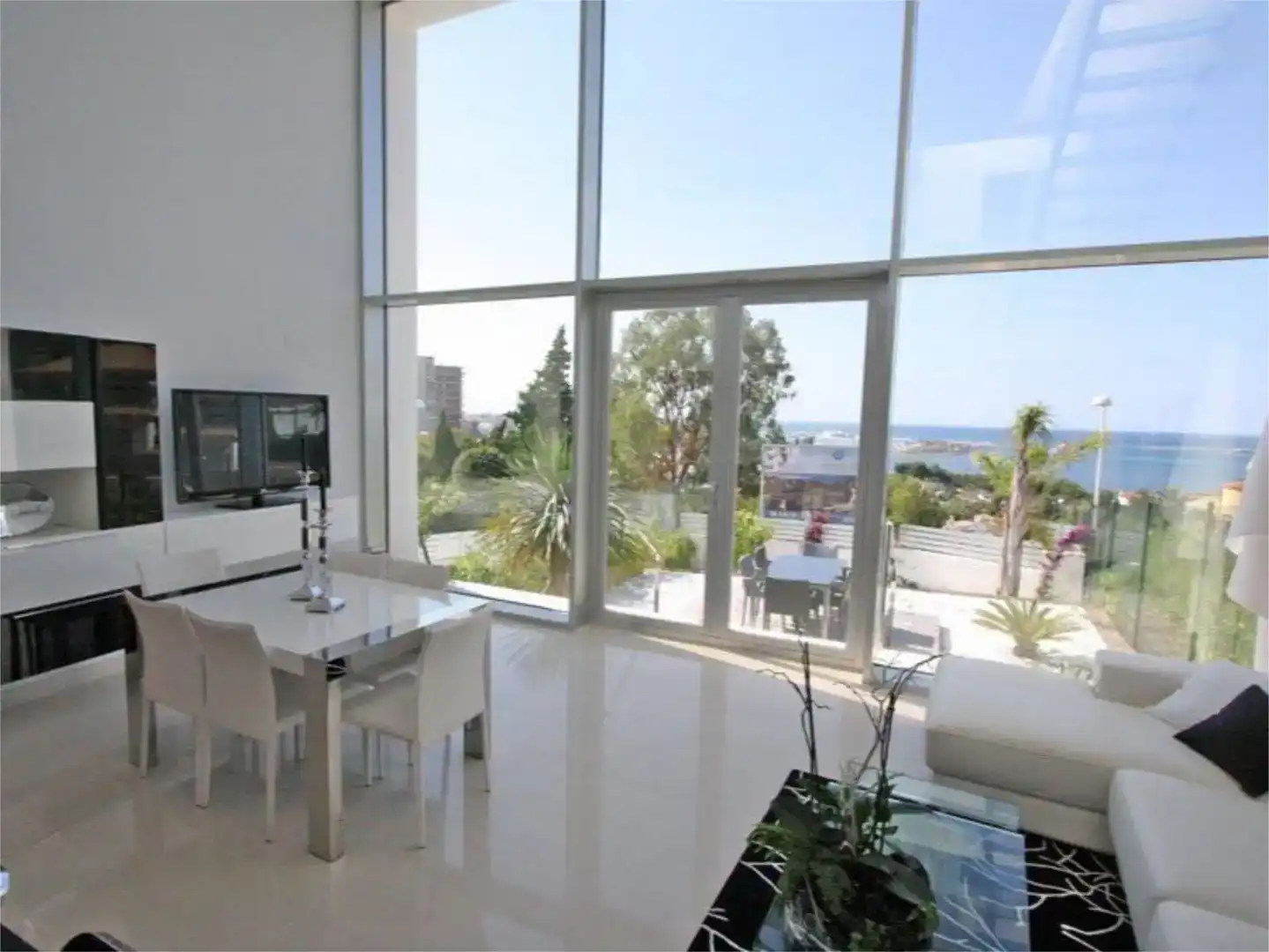 Wohnzimmer von Einfamilien-Reihenhaus zur Miete in Dénia mit Klimaanlage, Privatgarten und Abstellraum