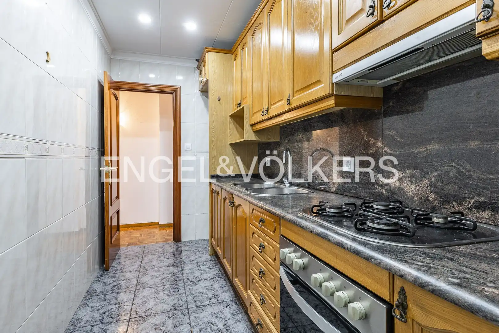 Küche von Wohnung zum Verkauf in Barcelona mit Klimaanlage, Heizung und Parkett