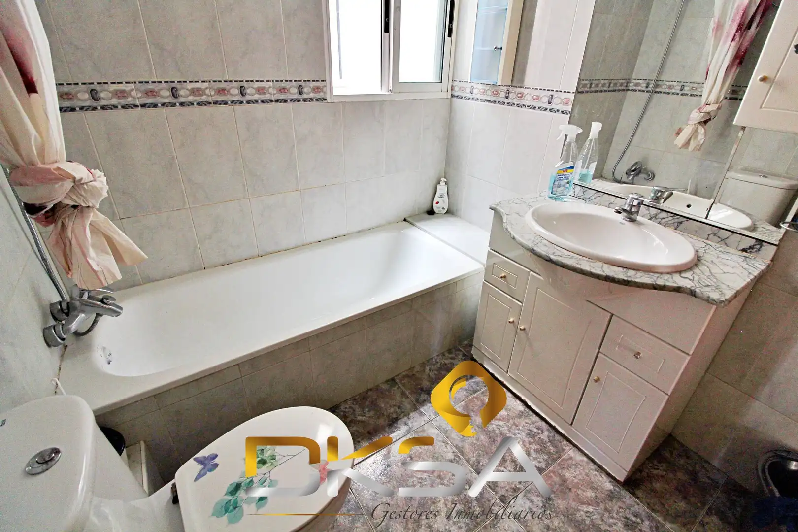 Badezimmer von Wohnung zum Verkauf in Almazora / Almassora mit Klimaanlage, Heizung und Terrasse