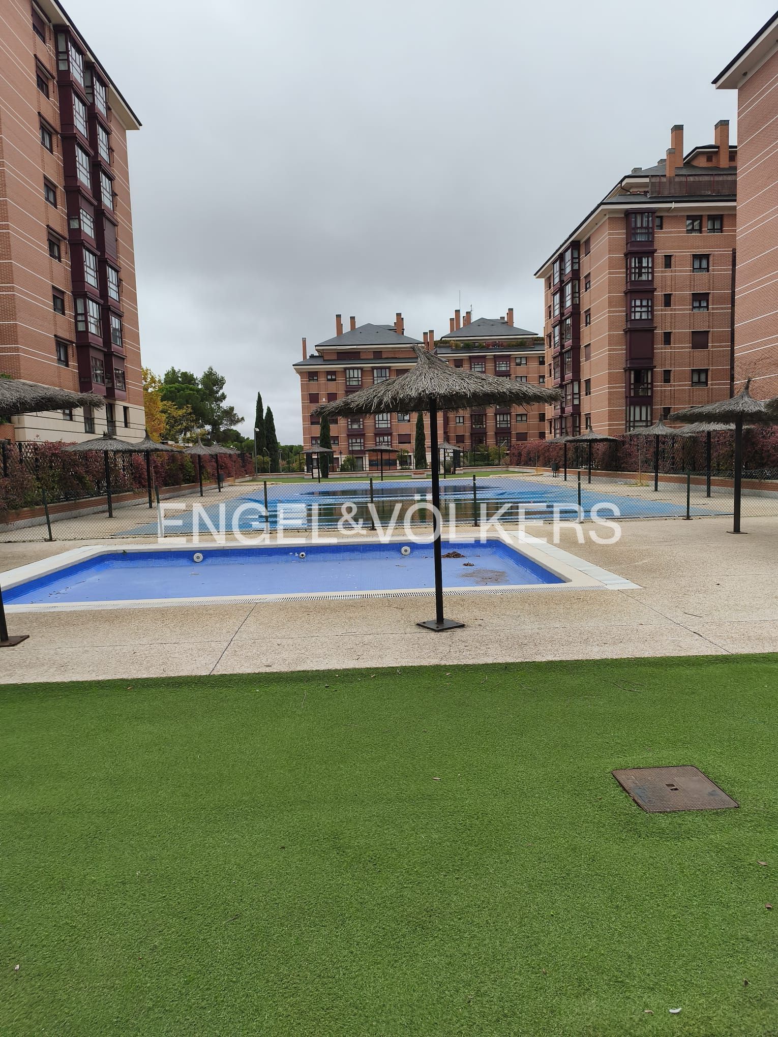 Swimming pool of Apartment to rent in  Madrid Capital  with Air Conditioner, Heating and Parquet flooring