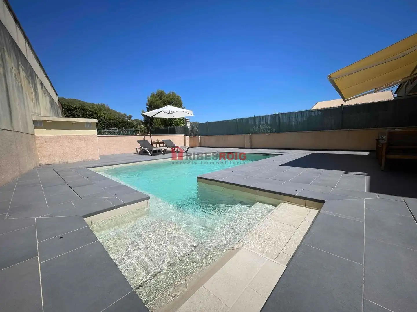 Piscina de Casa adosada en venda en Olivella amb Aire condicionat, Calefacció i Jardí privat