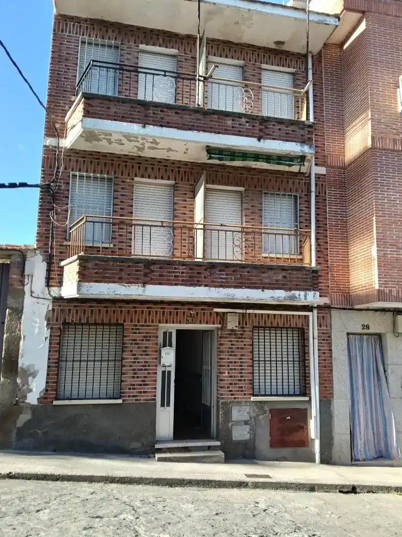 Vista exterior de Pis en venda en Navalcán amb Traster i Moblat