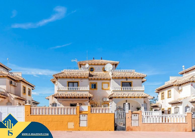 Vista exterior de Pis en venda en Orihuela amb Terrassa i Moblat