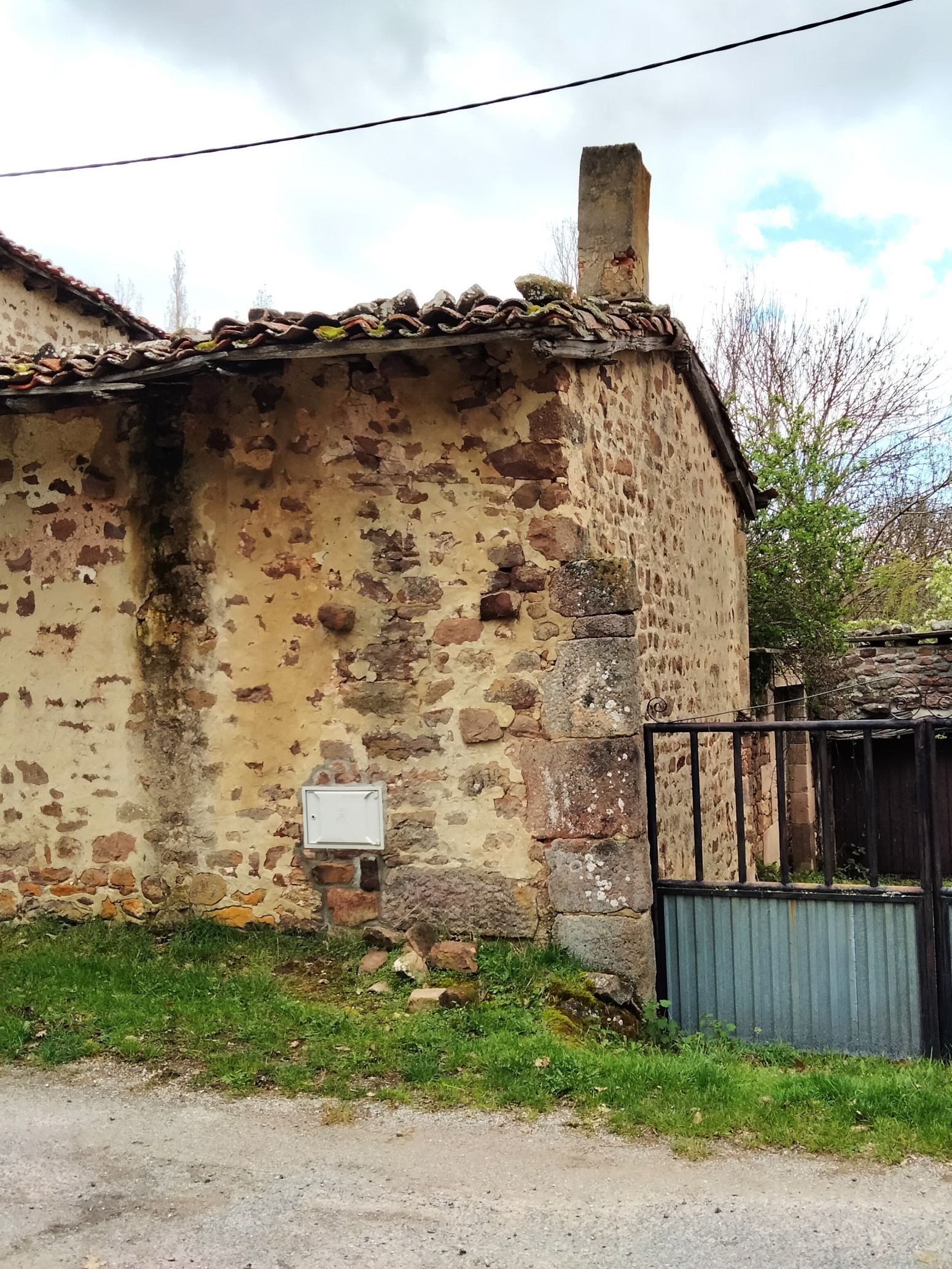 Exterior view of House or chalet for sale in Valdeolea