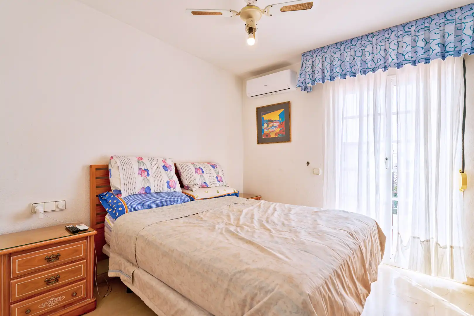 Schlafzimmer von Einfamilien-Reihenhaus zum Verkauf in Marbella mit Klimaanlage, Heizung und Terrasse