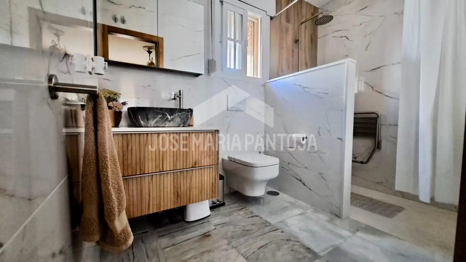 Bathroom of Houses for sale in Jerez de la Frontera  with Air Conditioner, Heating and Private garden
