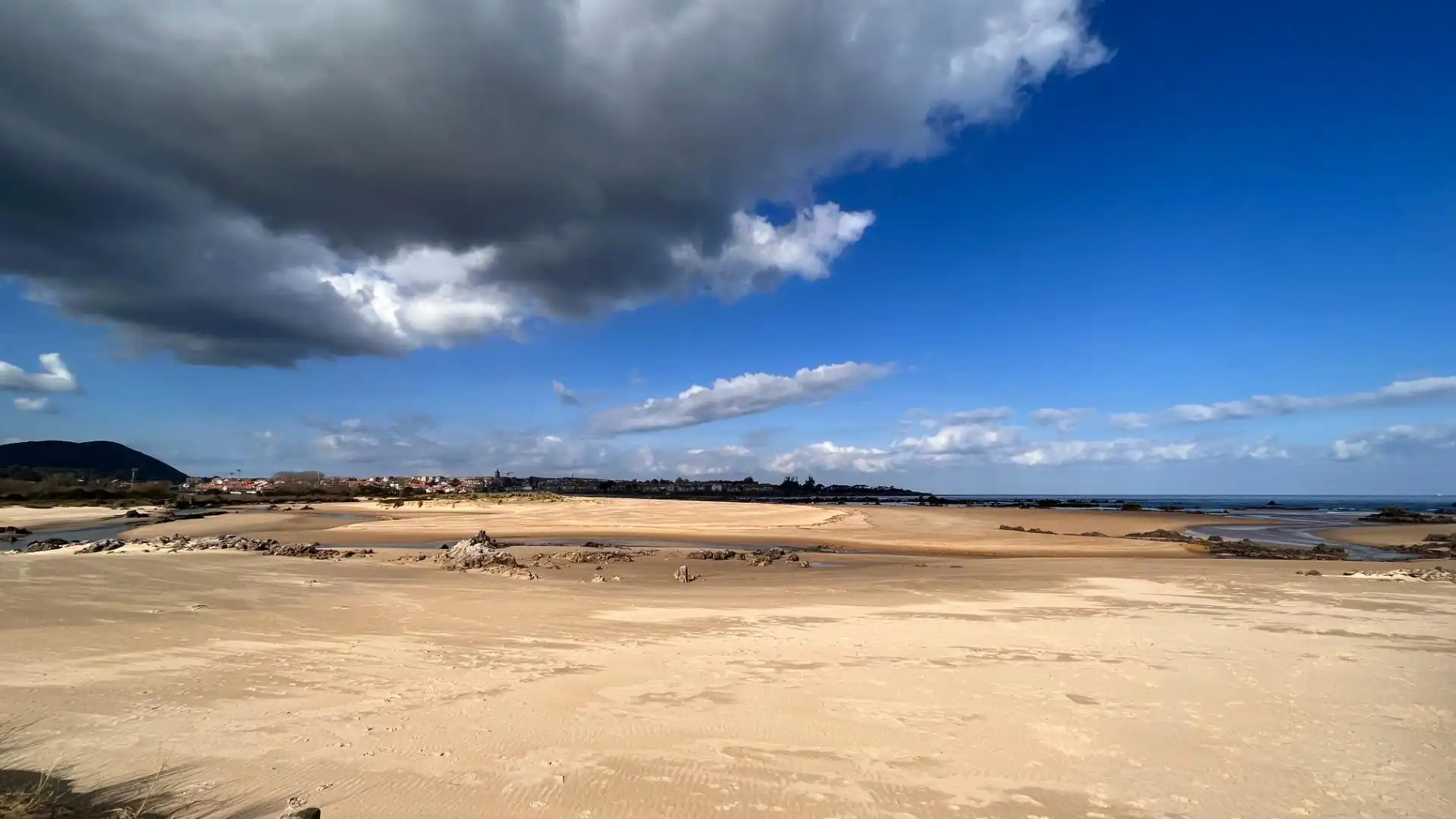 Vista exterior de Apartamento en venta en Noja con Terraza y Amueblado