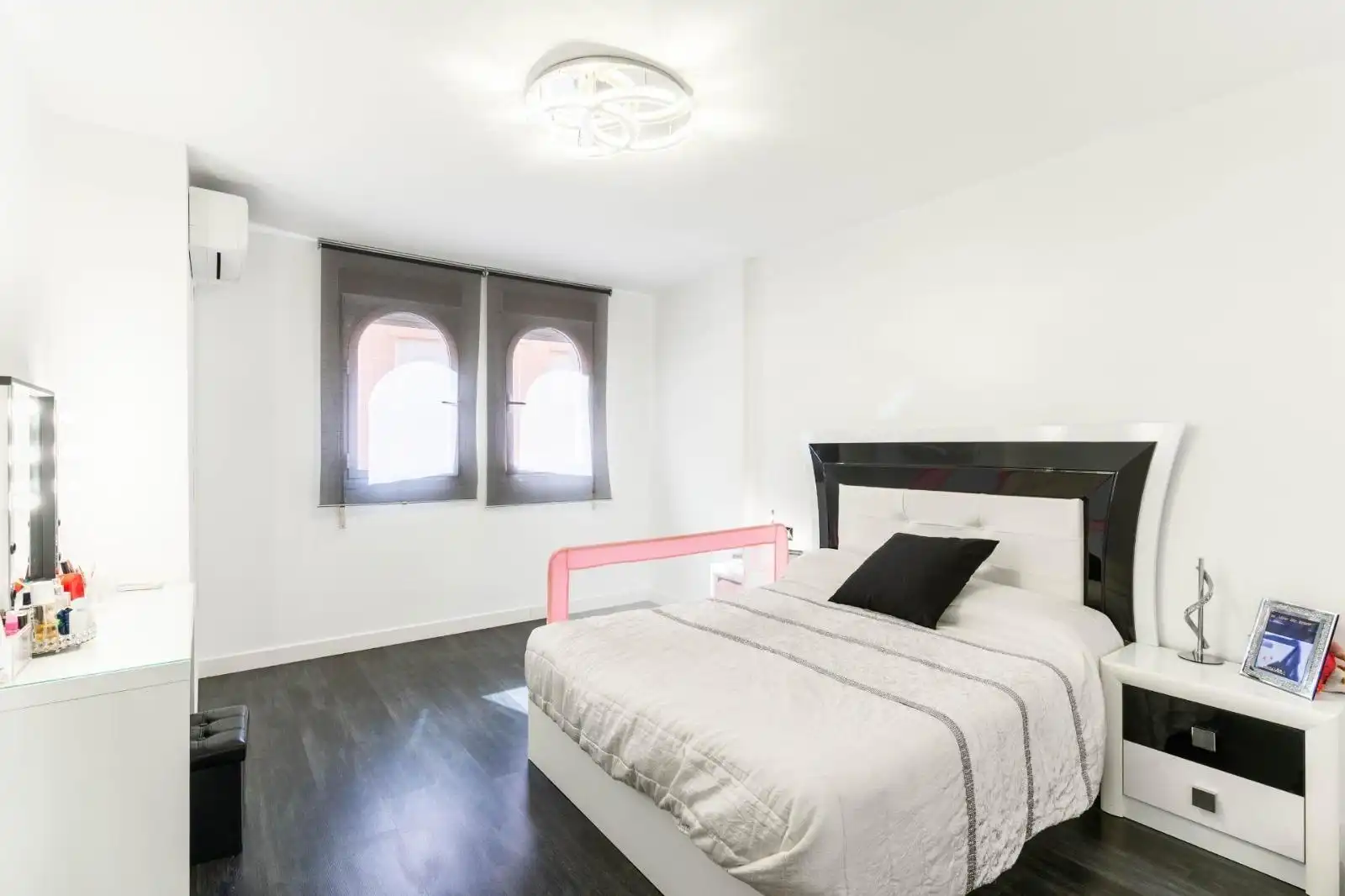 Dormitori de Casa adosada en venda en Roquetas de Mar amb Aire condicionat i Terrassa