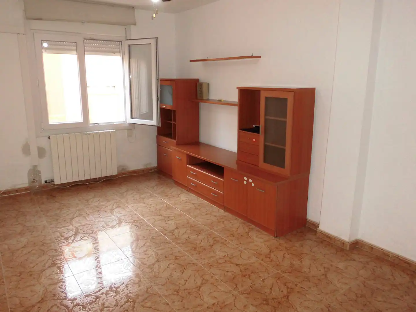 Living room of Flat for sale in Zaragoza  with Air Conditioner, Terrace and Oven