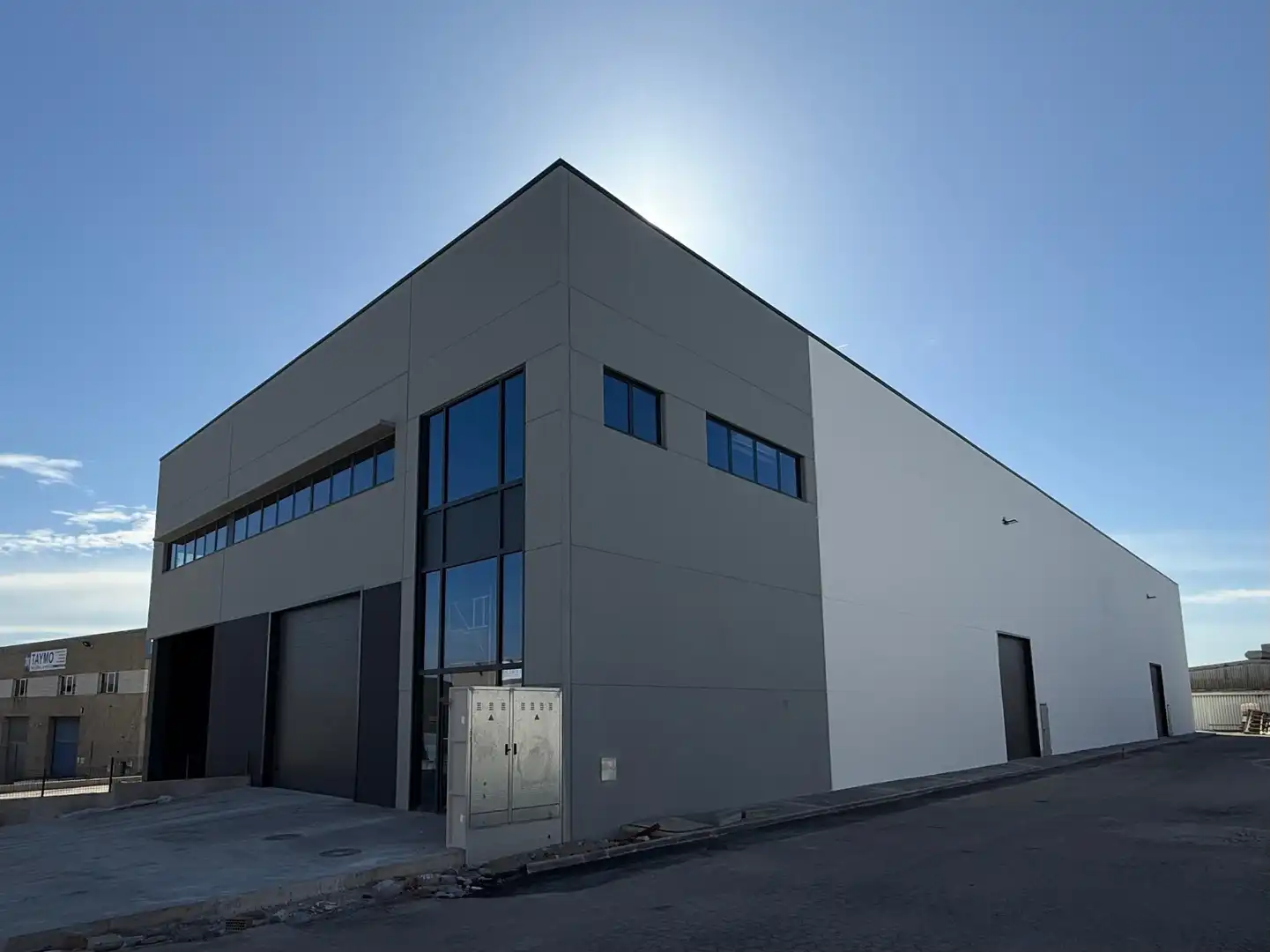 Nave industrial en alquiler en Carrer del Pintor Tàpies, imagen 2