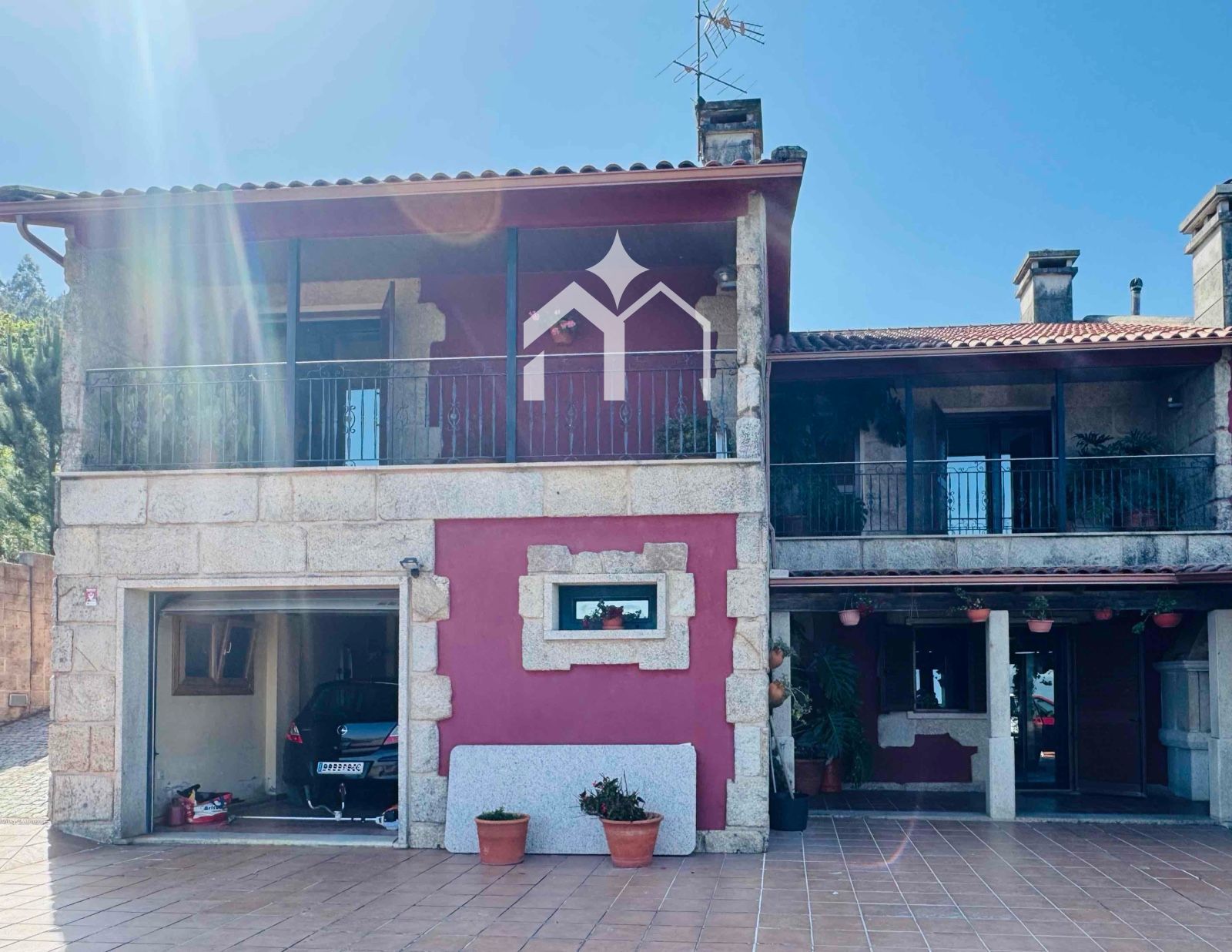 Vista exterior de Casa adosada en venda en Moaña amb Calefacció, Terrassa i Traster