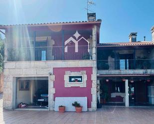 Vista exterior de Casa adosada en venda en Moaña amb Calefacció, Terrassa i Traster
