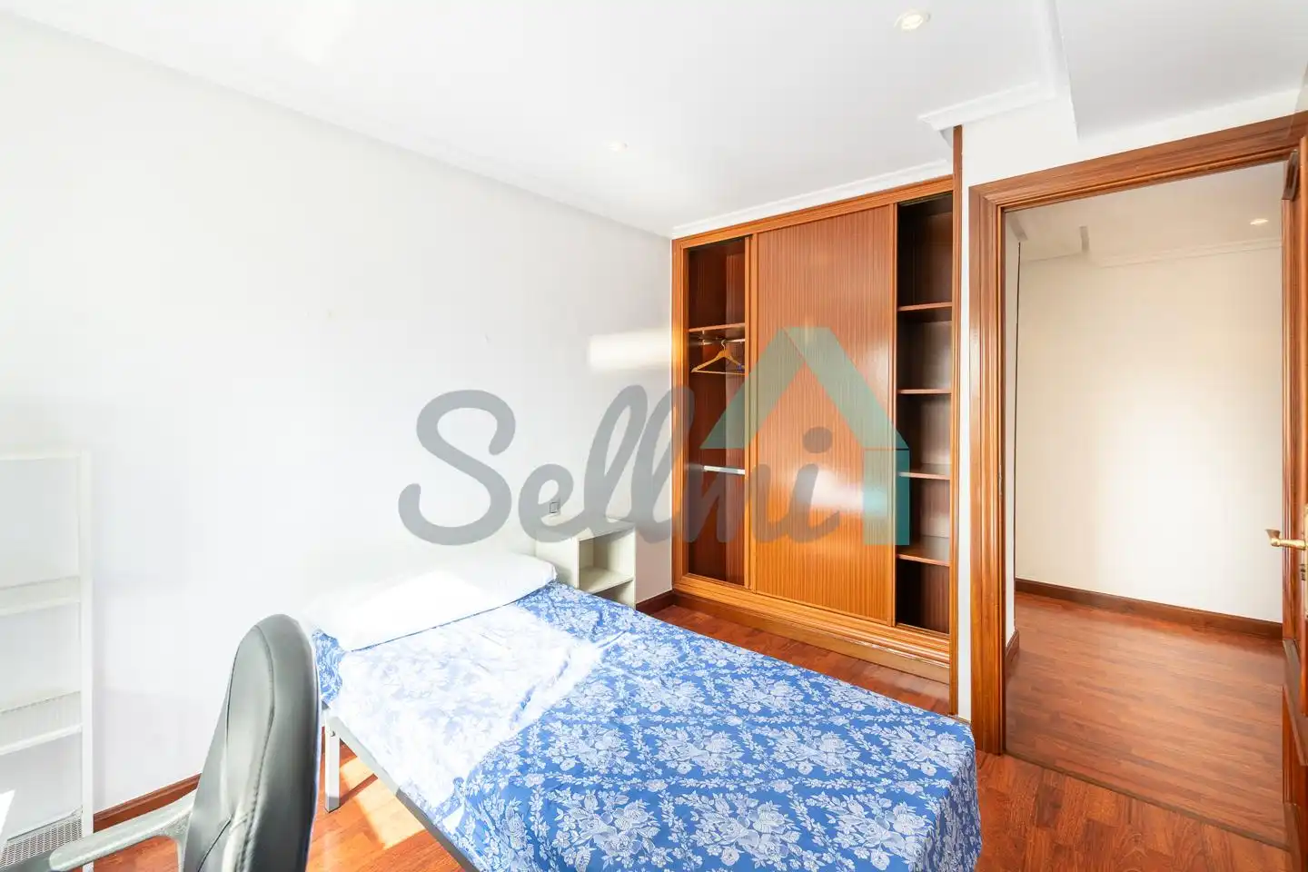Habitación de Piso en venta en Oviedo  con Calefacción