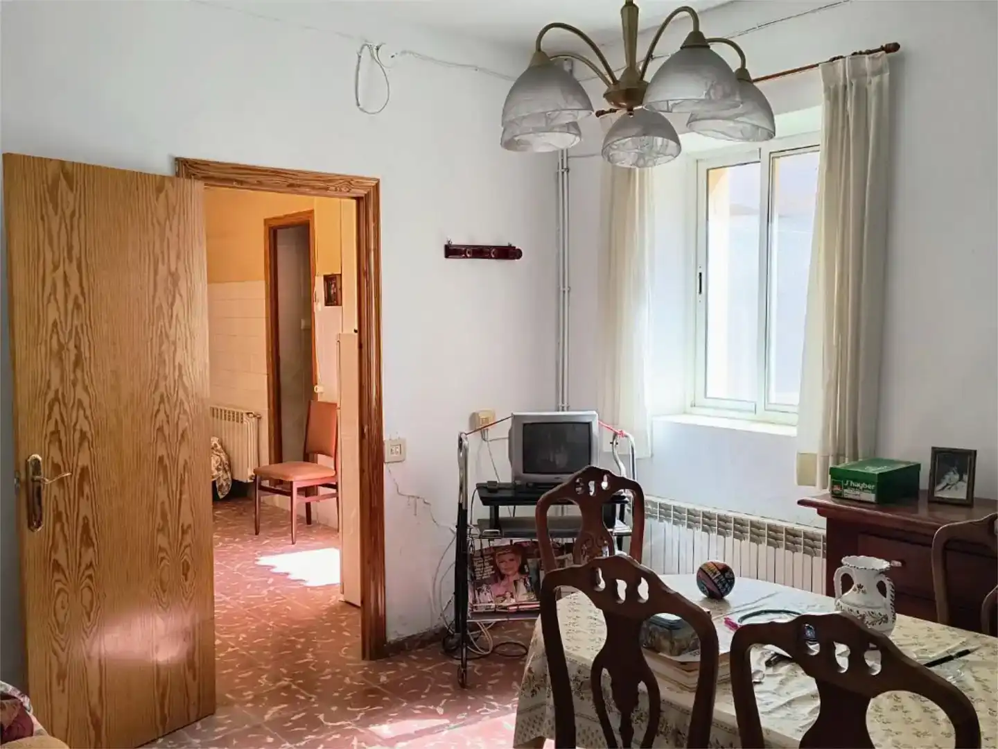 Sala de estar de Casa adosada en venta en Ledaña con Jardín privado, Trastero y Amueblado
