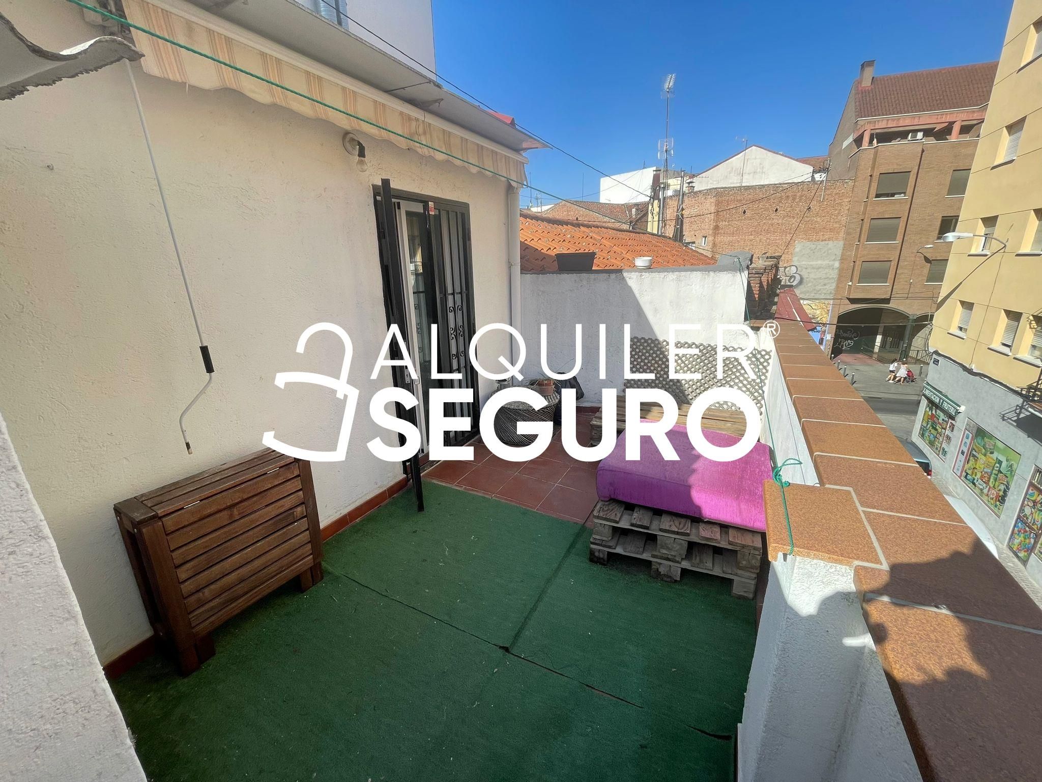 Vista exterior de Àtic de lloguer en  Madrid Capital amb Aire condicionat, Calefacció i Terrassa